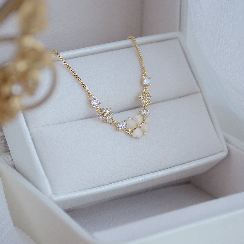 Plated Silver Women Bracelet with Clover & Zirconia