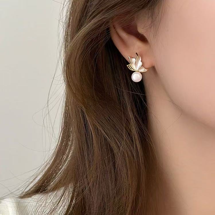 Exquisite Butterfly Pearl Stud Earrings for Women