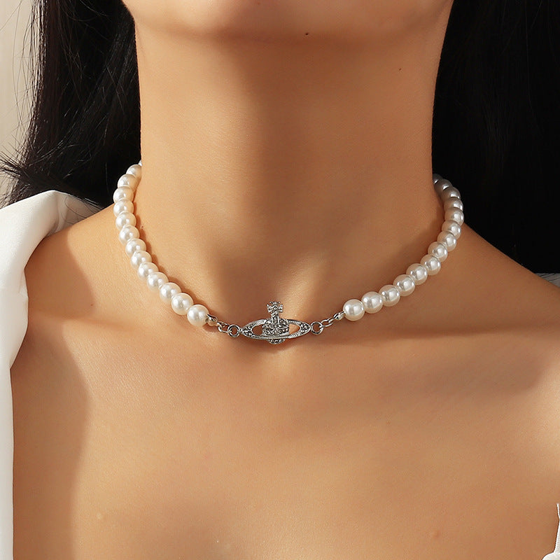 Pearl Choker Necklace with Crown-Shaped Pendant
