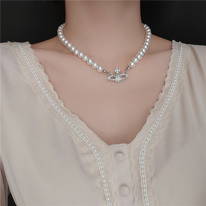 Pearl Choker Necklace with Crown-Shaped Pendant