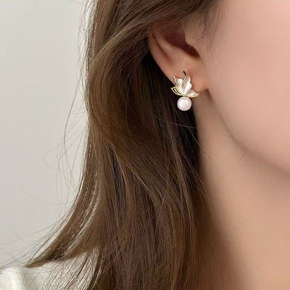 Exquisite Butterfly Pearl Stud Earrings for Women