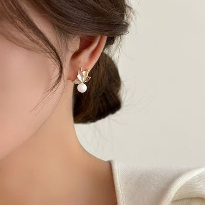 Exquisite Butterfly Pearl Stud Earrings for Women