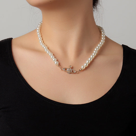 Pearl Choker Necklace with Crown-Shaped Pendant