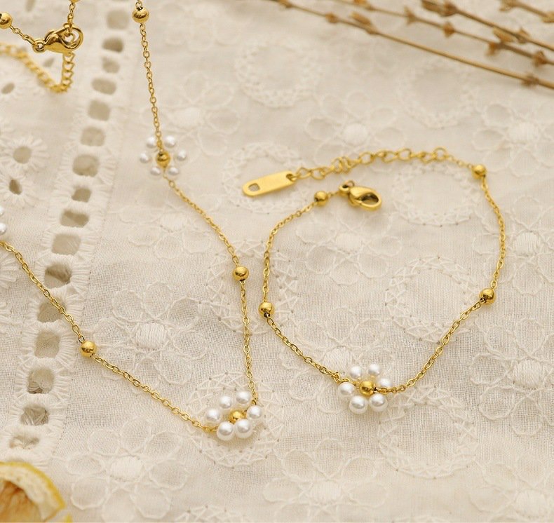 Daisy Pearl Necklace for Women