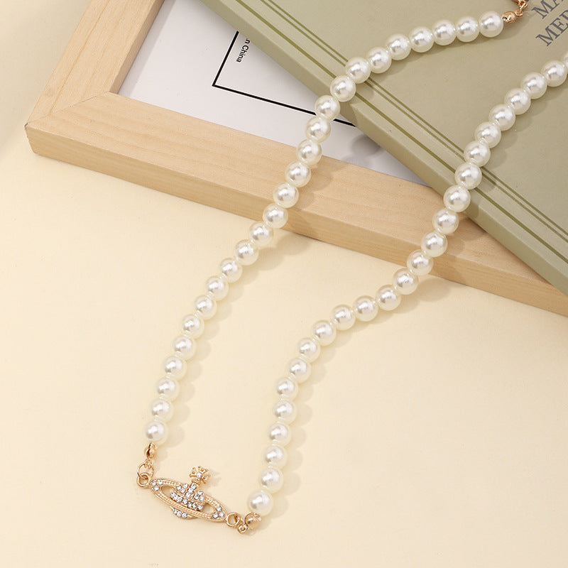 Pearl Choker Necklace with Crown-Shaped Pendant